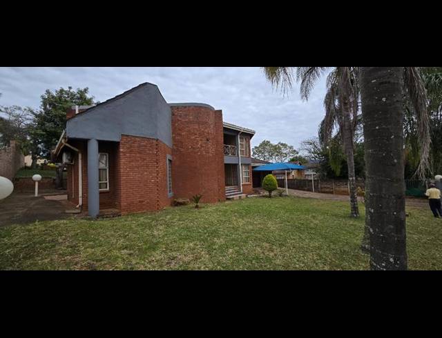 5 BEDROOM HOUSE FOR SALE IN LOUIS TRICHARDT